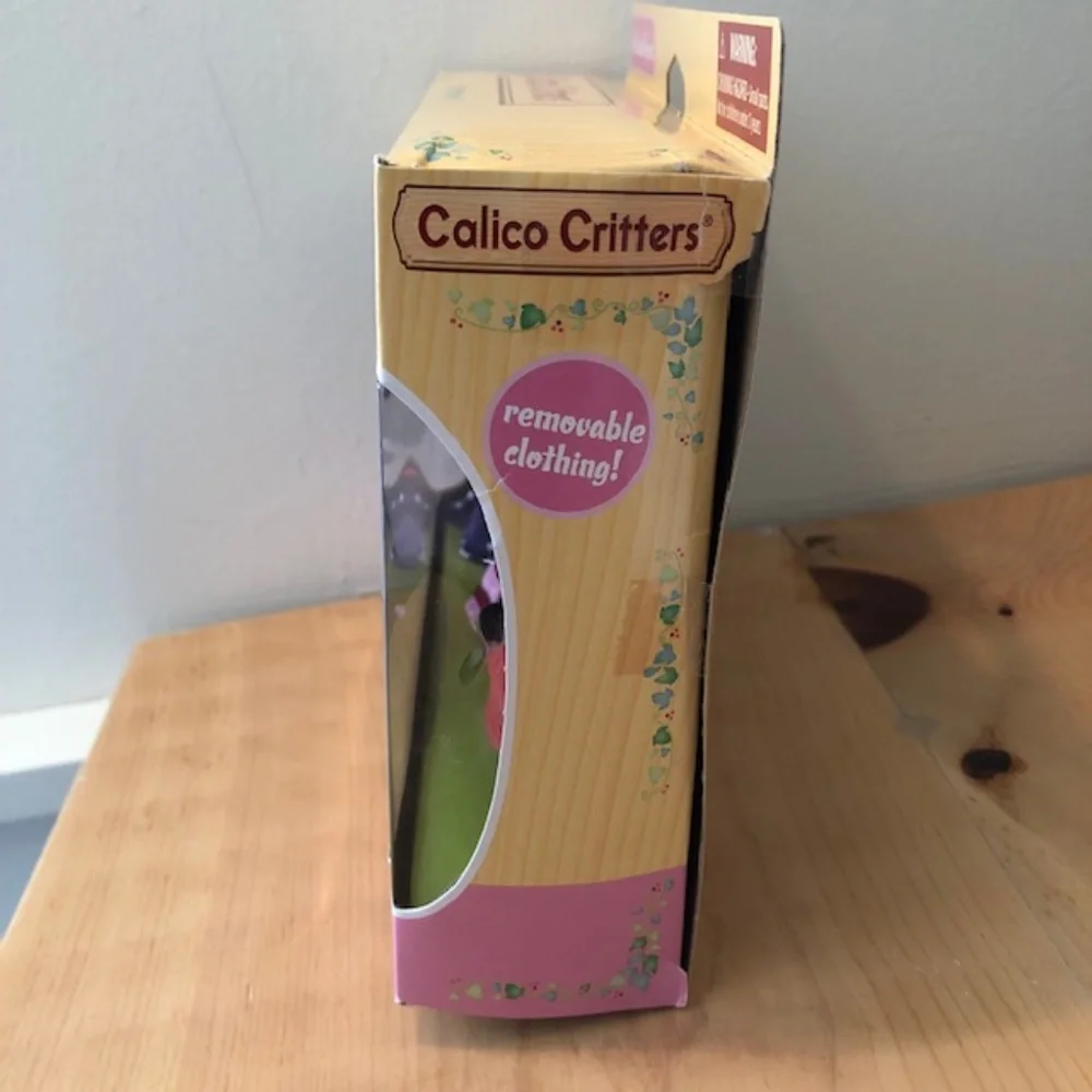 New Calico Critters Midnight Cat Family - Picture 8 of 13